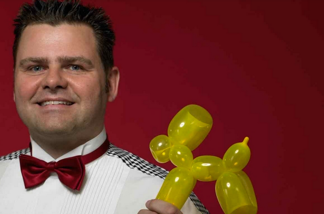 Robert Mark med et ballondyr